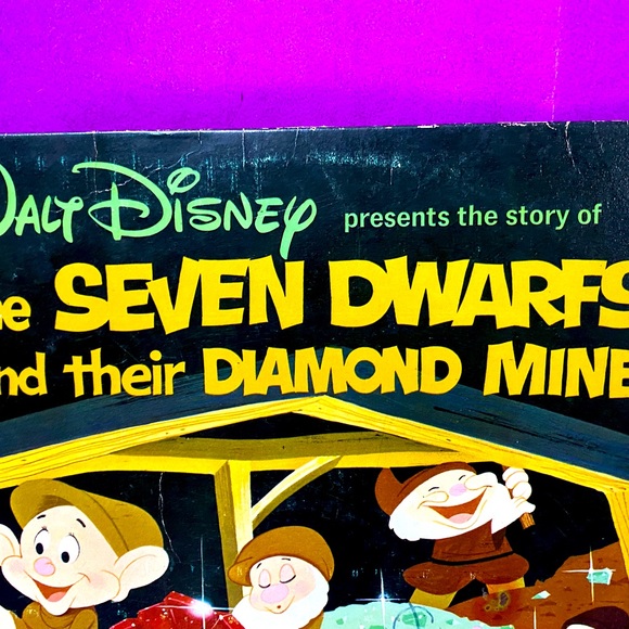 WALT DISNEY’S VINTAGE 1966 THE SEVEN DWARFS & THEIR DIAMOND MINE VINYL RECORD - Picture 2 of 13